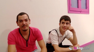 2 primos para 2 maduras.. Jordi y su primo Vs Montse y Carmen... Material de primera garantizado ;).mp4