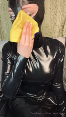 721004818_covering-my-latex-dress-and-hood-in-horse-cock-cum_1.mp4