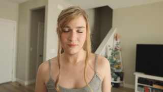1Compressed_jaybbgirl_Your-Roommate-Seduces-You.mp4
