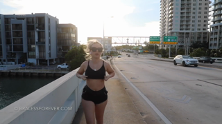 Faith Flashing On Her Morning Run [4631b21b].mp4