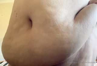 52625985_lol-my-belly-still-managed-to-peek-out-the-salon-chair-was_1.m4v