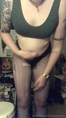 1241271622_after-only-one-day-of-trying-to-pull-cheap-tights-over-my-fa_0.mp4