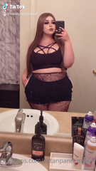63446595_goth-girl-belly-play_0.mp4