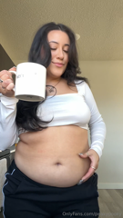 1400607832_squishing-the-softness-is-a-must-while-waiting-for-my-tea-to_0.mp4