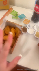 1589892999_was-feeling-like-fast-food-so-i-had-my-roommate-bring-home_0.mp4