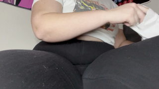1533658893_late-night-sandwhich-binge-after-eating-alllll-day-i-m-gett_0.mp4