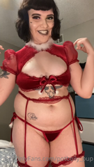 296125808_my-friend-reiinapop-sent-me-some-clothes-that-dont-fit-her_5.m4v