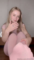 1343033105_pink-tights-teasing-video-i-love-teasing-you-with-my-delici_0.mp4