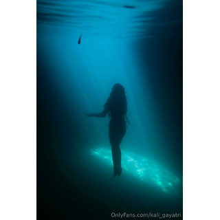 Is there anyone here with thalassophobia_ 🤔  Hay alguien por.._1_1aac.jpg