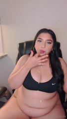 1464497515_mmmmmm-i-couldnt-help-but-pig-out-on-some-burgers-fries-h_0.mp4