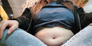 267405069_tits-my-big-ole-belly-out-just-for-your-viewing-pleasure_0.mp4
