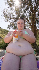 747064258_i-need-help-putting-on-sunscreen-next-want-to-volunteer_0.mp4