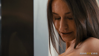 the-shy-roommate_2160p.mp4