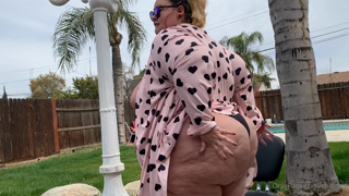 150977846_i-u-51-pics-3-min-video-more-milf-vibes-for-you-and_10.m4v