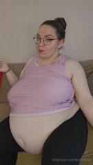 1650472421_what-s-better-than-a-lazy-bbw-milf-snacking-burping-and-pl_0.mp4