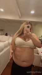 372333240_a-little-belly-jiggle_0.m4v