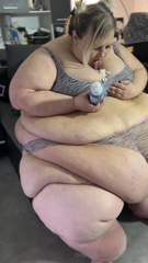1008665740_i-m-a-huge_0.mp4