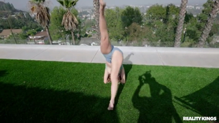 Angel Youngs and Skylar Snow - Unexpected Fluffer.mp4