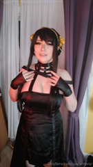 Spy Family Yor Forger Removing Cosplay .mp4