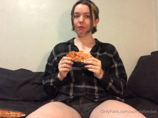 210346099_decided-to-eat-some-pizza-tonight-only-the-most-yummy-fa_0.m4v