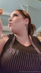 904723845_one-of-my-employees-brought-me-a-costco-hot-dog-and-suggeste_0.mp4