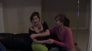About to be a GIRL FIGHT - Публикувано на 28.04.2012 от AliciaAemiseggerXO.mp4