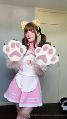 1417391033_being-silly-with-my-big-fluffy-paws_0.mp4