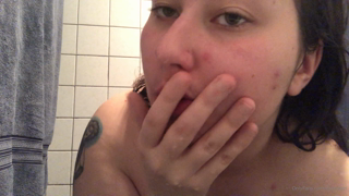 19658134_playing-around-in-the-shower-this-morning-wishing-i-was-su_0.m4v