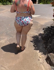 1098626230_when-the-cellulite-and-fat-sparkles-in-the-sunlight_0.mp4
