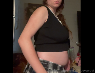 1068350022_after-stuffing-my-belly-with-3lbs-of-crab-i-decided-i-wasn_0.mp4