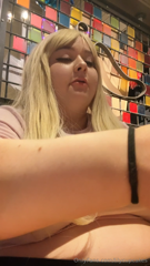 722080134_chowing-down-on-some-wings-at-chilis-and-having-a-beer_0.mp4