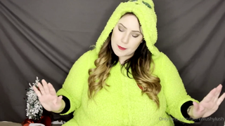 472897593_throwback-to-my-grinch-video-will-definitely-need-to-fit_0.mp4