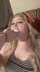 172987198_like-this-if-you-want-more-feeding-videos_0.m4v