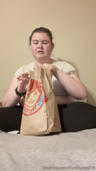 1139950160_join-me-as-i-eat-wendys-with-lots-of-burps-and-belly-rubs_0.mp4