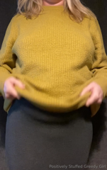 1393514243_how-i-hide-my-belly-from-people-at-work-well-try-to-hide_0.mp4