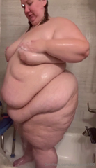 1445094401_new-voyeur-shower-cam-watch-me-scrub-a-dub-dub-and-wash-ever_0.mp4