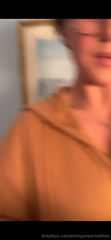 1138644217_feeling-hot-hot-hot_0.mp4
