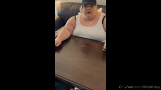 1022306920_onlyfans-exclusive-bonus-video-cramp-in-my-side-before-t_0.mp4