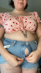 370305687_found-my-very-first-pair-of-plus-size-jean-shorts-ive-ever_12.m4v