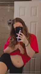 738587167_i-love-wearing-tshirts-that-hide-my-belly-scroll-for-a-peek_0.mp4