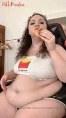 333676920_not-a-role-play-clip-just-me-being-a-hungry-horny-fat-ass-u_0.mp4