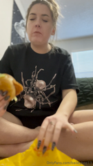 811429605_little-burger-stuffing_0.mp4
