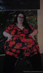 1850173024_5-minutes-3-ssbbw-lady-brads-gives-an-early-morning-strip_2.mp4