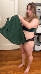 1215502520_5-5min-ggg-s-mean-mom-bought-her-holiday-dress-for-p_0.mp4