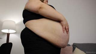 984520915_watch-me-play-with-my-huge-bloated-belly-after-doing-an-all_0.mp4