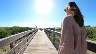 20220727-Linen_Shirt_Dress_on_the_Beach__30_mins__It_wa_1_408692367495798784_408692213627756544.mp4