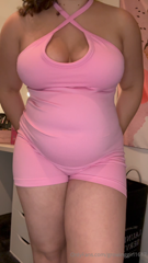 825823286_this-fat-gym-girl-likes-to-think-she-can-practice-going-to-t_0.m4v