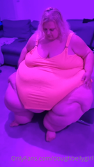 694406682_would-you-help-me-lift-my-belly_0.mp4