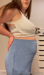 472066592_i-love-stuffing-my-belly-until-i-look-pregnant-the-other_2.m4v