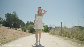 Charlotte's Nude Walk [40c89a97].mp4